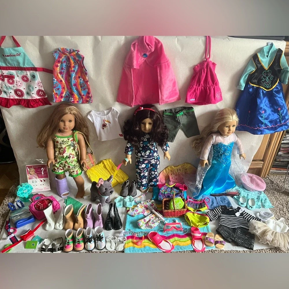 3 American Girl Dolls with accessories - Picture 2 of 16